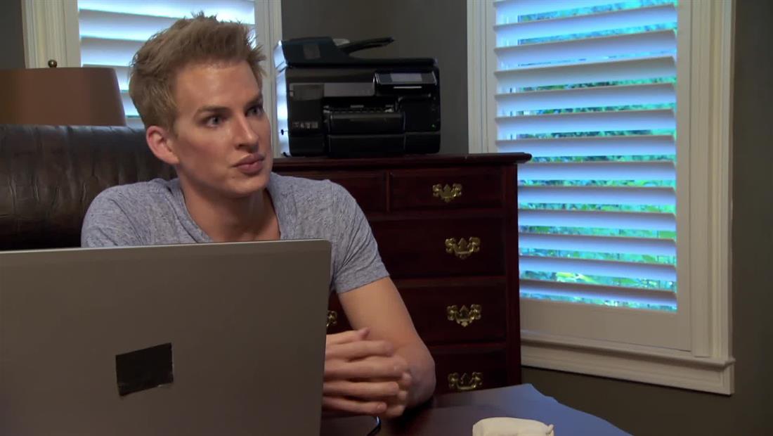 Like A Boss Sneak Peak 102: Devin Spray Tans Blair Like A Boss Sneak Peak 102: Devin Spray Tans Blair